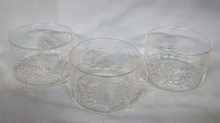 Read more about the article Oiva Toikka Flora Clear Bowls 3 1/4″ 1966 Finland Littala Arabia Set of 3