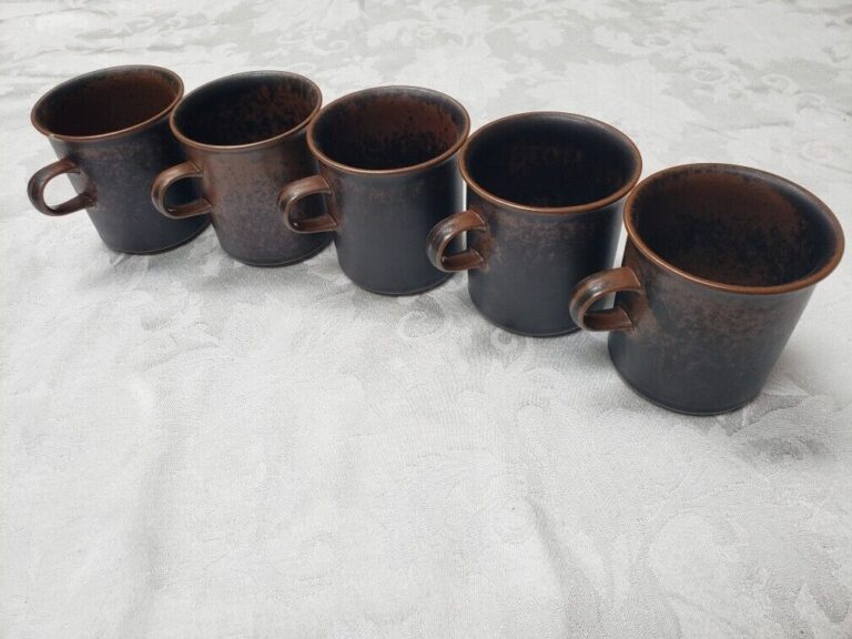 Read more about the article Arabia of Finland Ruska Dark Cups 3.34″ tall – Set of 5