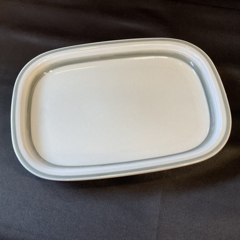 Read more about the article Vintage Arabia Finland Salla Rectangular Serving Platter Plate
