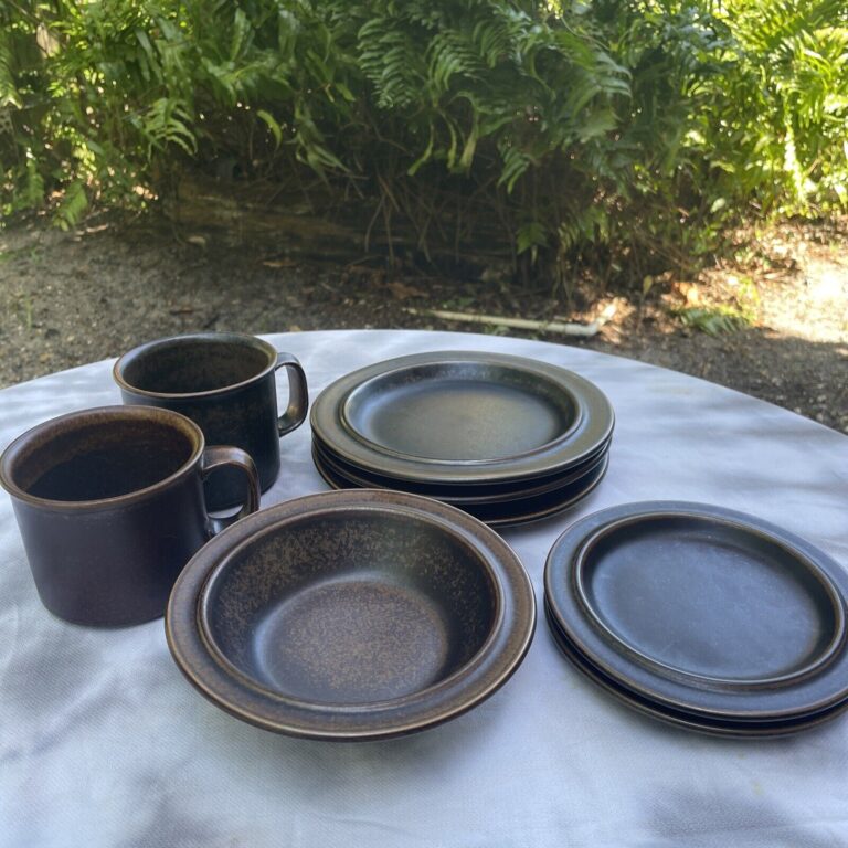 Read more about the article Arabia Ruska Brown Miscellaneous Lot Mugs Plate Bowl 8 ￼ Pieces