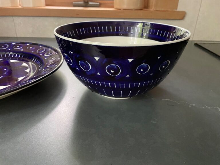 Read more about the article Arabia Valencia blue 8-3/4″ bowl