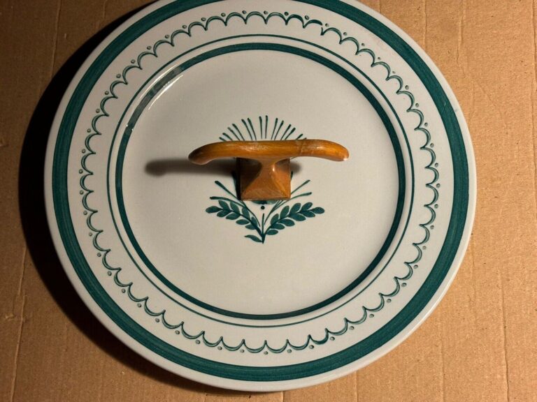 Read more about the article Vintage 30s/40s Arabia Finland Pottery Green Thistle Tidbit After Market 10”