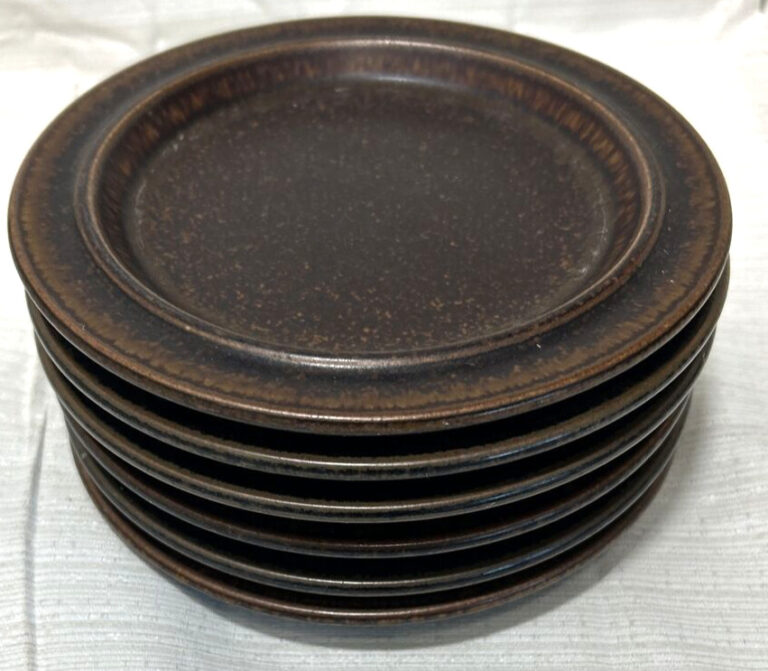 Read more about the article Lot 6  VTG  Mid Century MCM Arabia Finland RUSKA Brown 6 1/4 Plates Ulla Procope