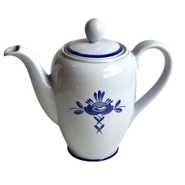 Read more about the article Arabia Finland Blue Rose Coffee Pot w Lid MCM Svea Granlund Delft Roses Teapot