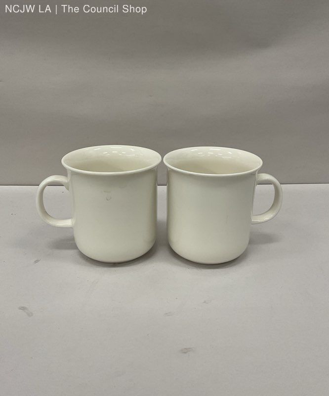Read more about the article Set Of 2 Arabia 1873 Arctica White Mugs