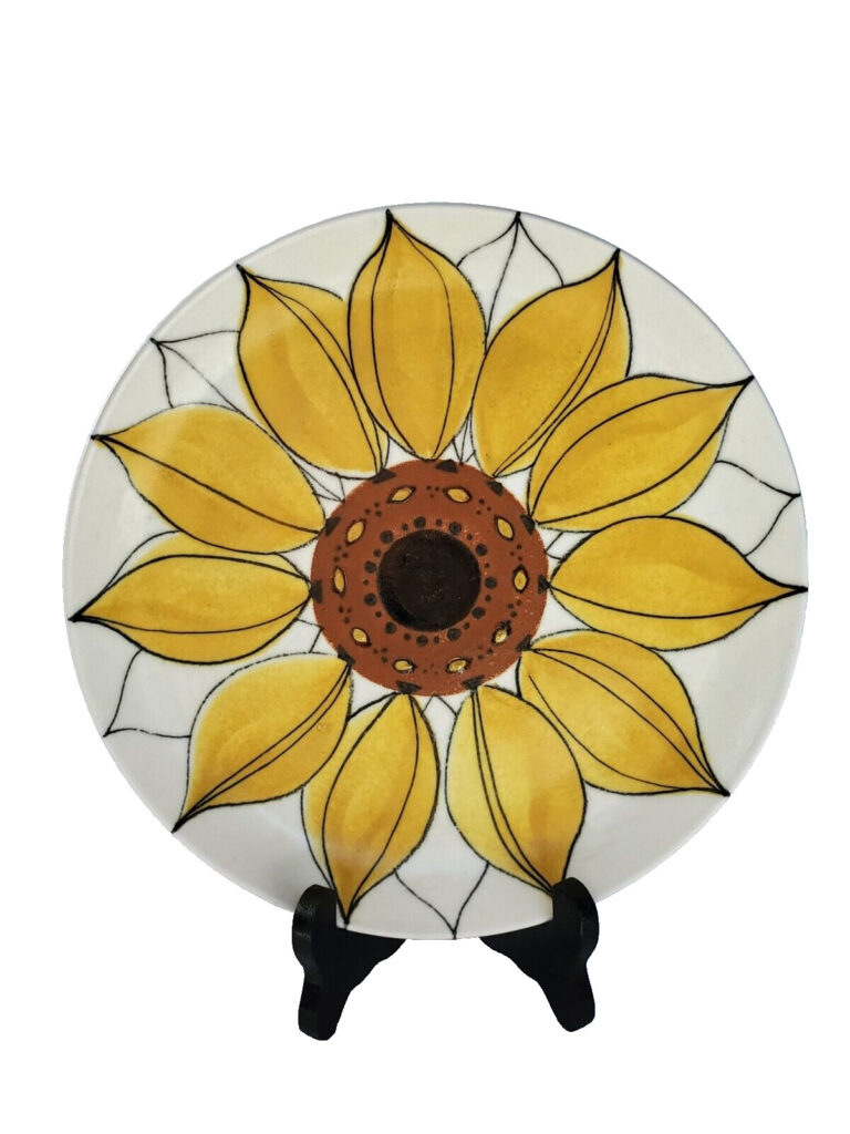 Read more about the article Arabia of Finland Mid-Century SunFlower Plate by HLA Hilkka Liisa Ahola Vintage