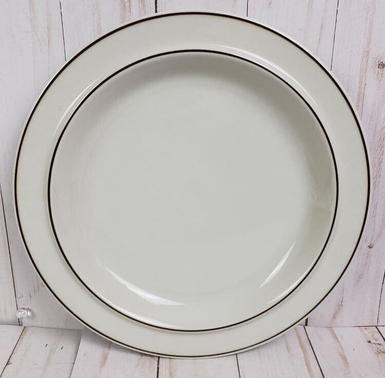 Read more about the article Fennica by Arabia Finland Dinner Plate Beige Brown Rim 10″