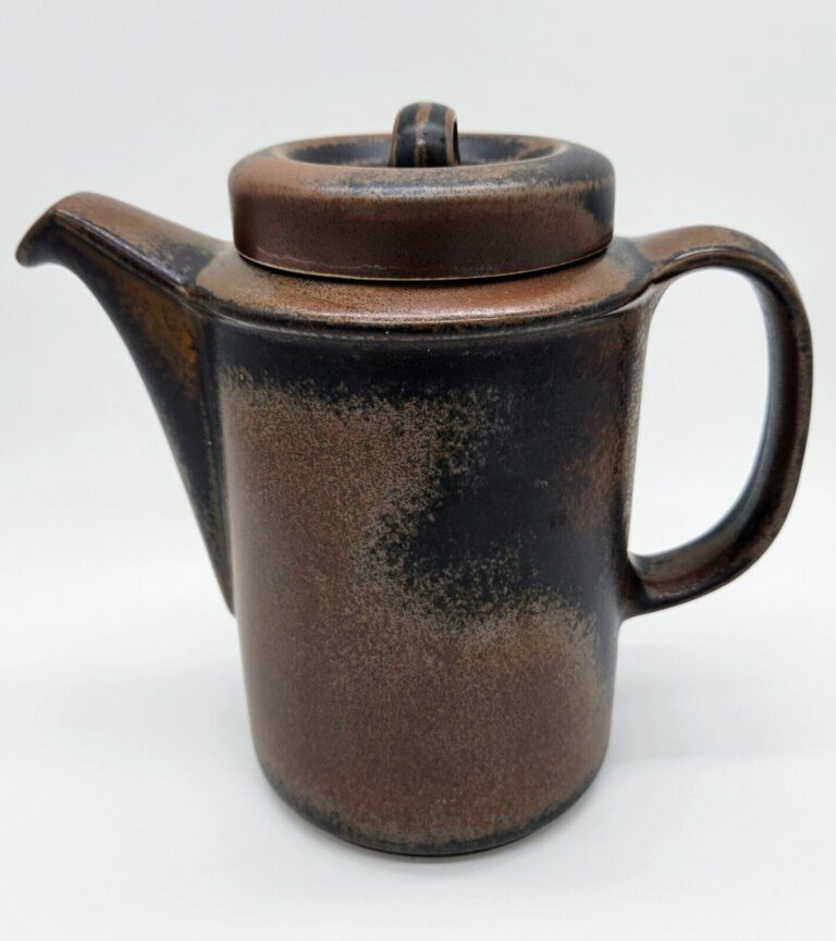 Read more about the article Arabia of Finland RUSKA Stoneware 5 Cup Coffee Pot and Lid