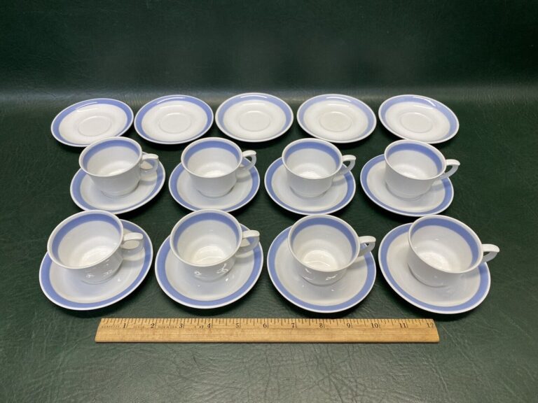 Read more about the article Arabia Finland Blue Ribbons 8 Flat Demitasse Espresso Tea Cups and 13 Saucers