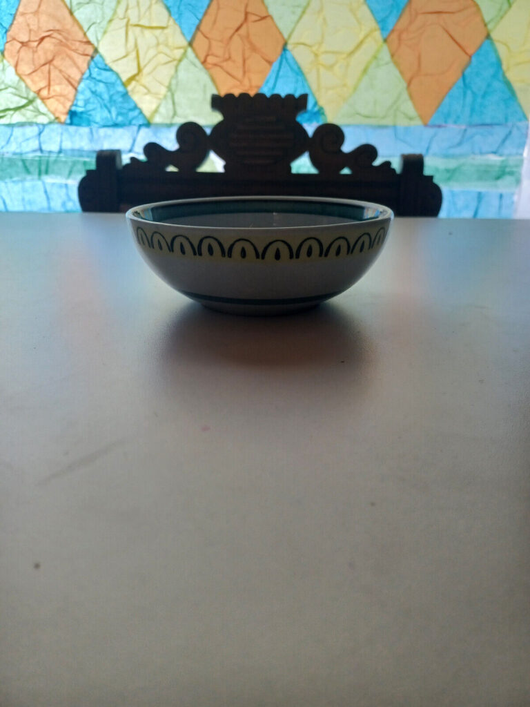 Read more about the article Arabia of Finland “Crownband” Vintage Gray Green Coupe Cereal Bowl