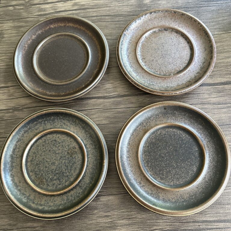 Read more about the article Vintage Ruska Arabia Finland Brown Saucers Set of 4 plates 6.5″ Diameter