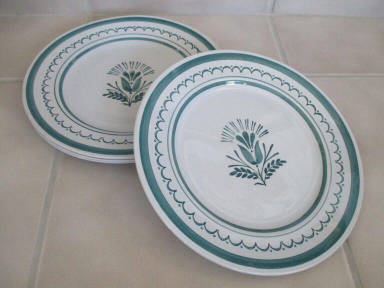 Read more about the article 4 Arabia Finland GREEN THISTLE 10 1/4″ Dinner Plates Hand Painted Finland Set/4