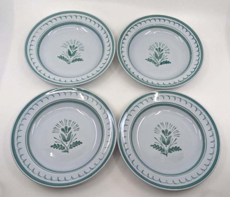 Read more about the article Arabia Finland Green Thistle Rimmed Soup Bowl 7 3/4″ Set of 4