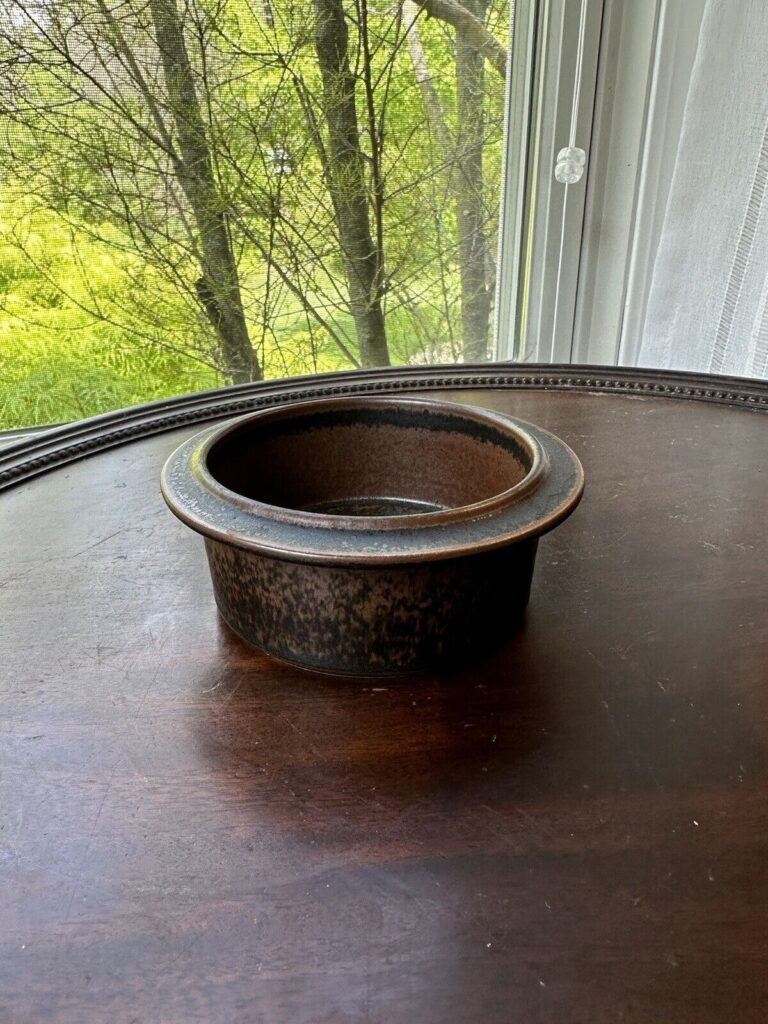 Read more about the article Vintage Arabia Finland Ruska Stoneware Rim Bowl