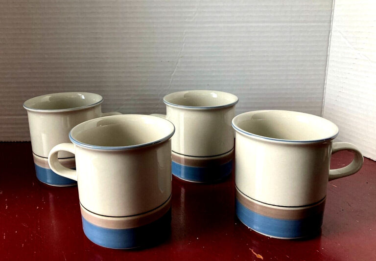 Read more about the article FOUR Arabia of Finland UHTUA Stoneware Coffee Cups 3 3/4″ tall Pristine