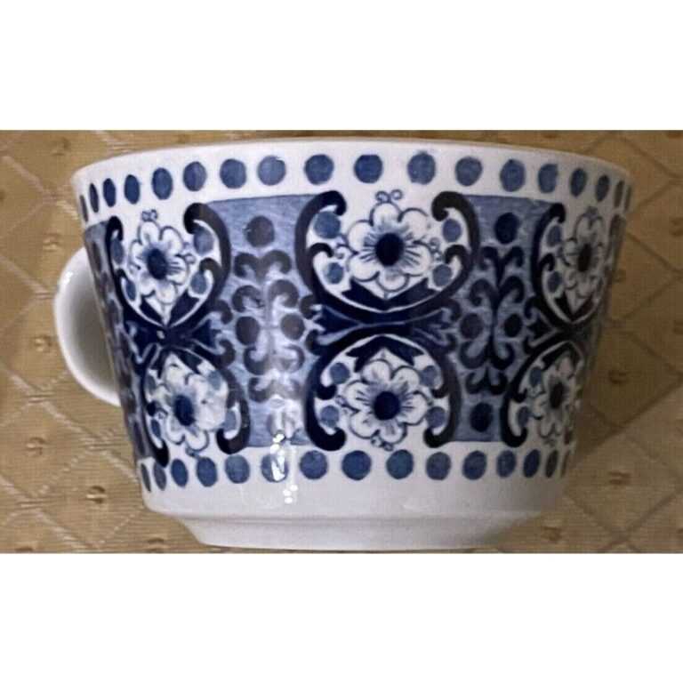 Read more about the article Arabia Finland Ali Mug TeaCup Ceramic Vtg Blue White Coffee Tea