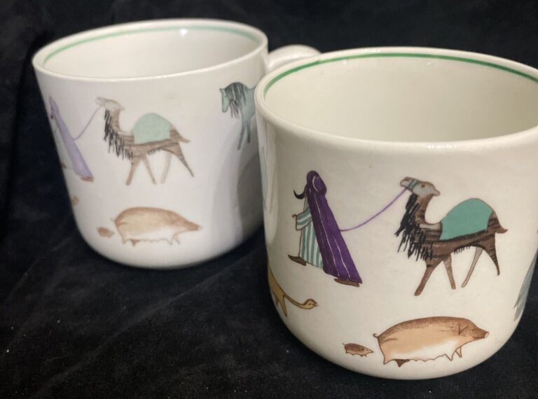 Read more about the article Mcm Vintage ARABIA of FINLAND ANIMAL motif CHILD MUG 2 Cup Set 1 Used 1 Unused.