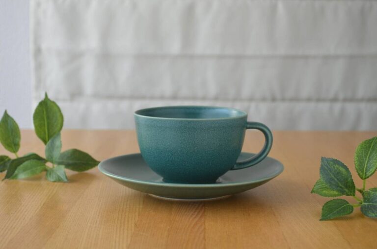 Read more about the article Arabia 24H Tea Cup Saucer Green No.23302