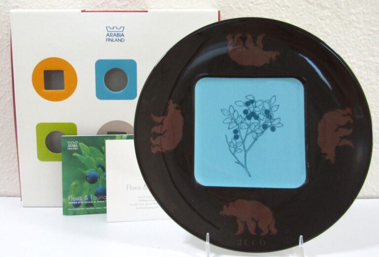 Read more about the article 2006 Arabia Finland Flora and Fauna Collectible Plate with Papers and Box