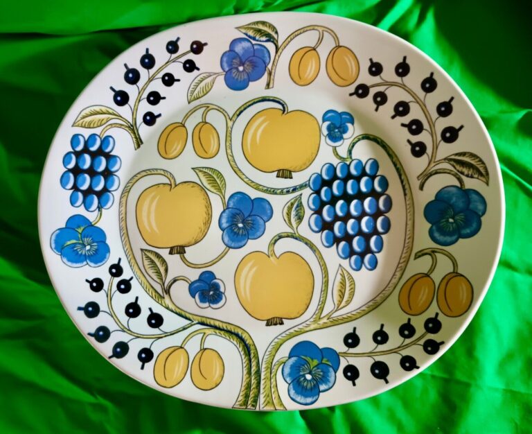 Read more about the article Arabia Paratiisi Ceramic Platter  Vintage