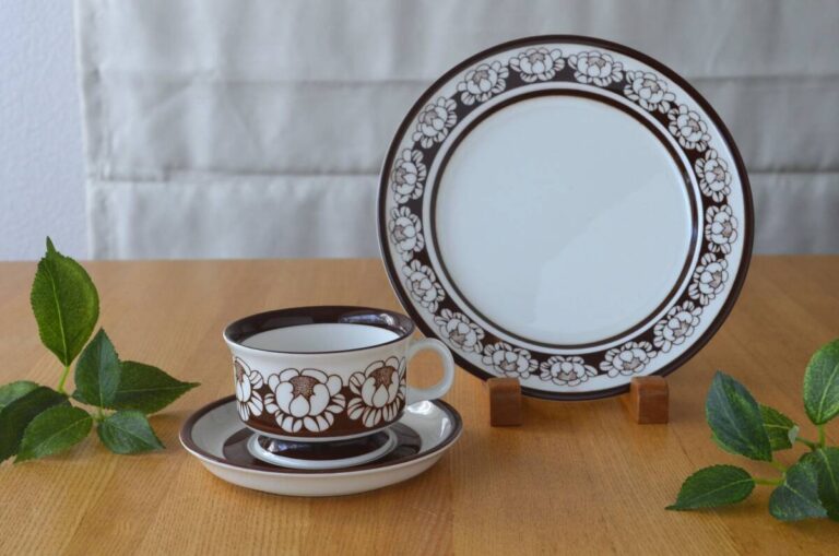 Read more about the article Arabia Katrilli Demitasse Cup Saucer Plate Set No.23281