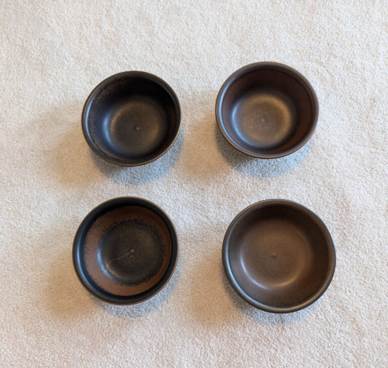 Read more about the article Set of Four (4) Finland Arabia Ruska Cereal Bowls