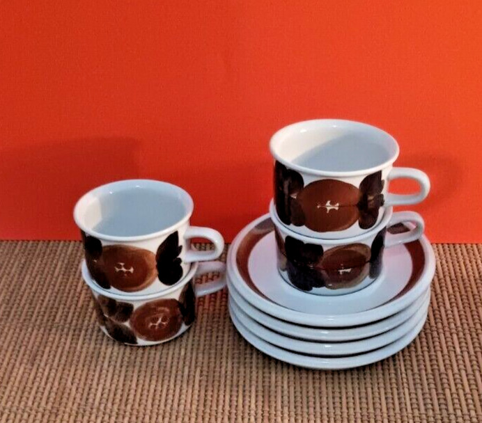 Read more about the article Arabia Finland  Rosmarin  Set of 4 Espresso Cups and Saucers  Ulla Procope  1960