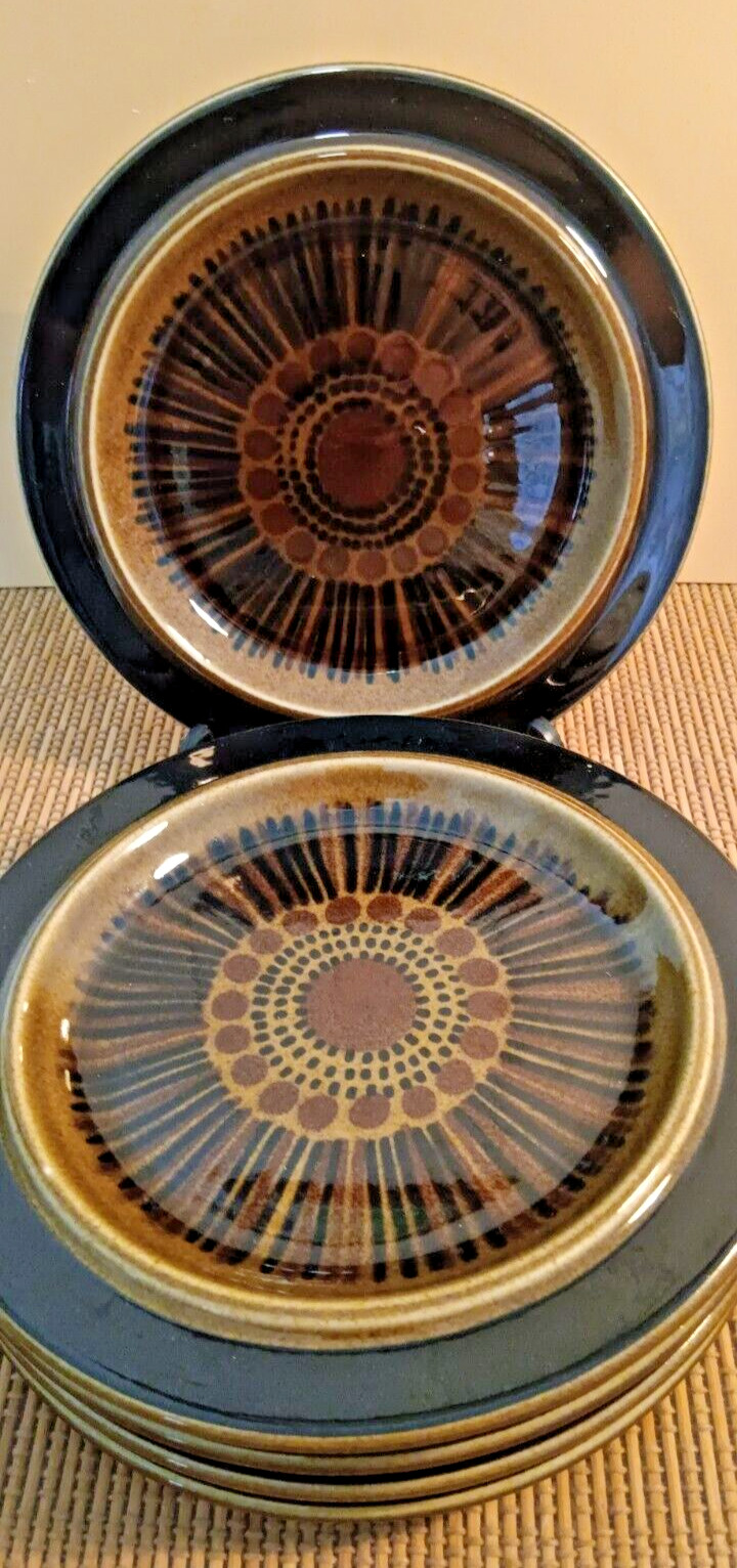 Read more about the article Arabia Finland KOSMOS Set of 4 Large Salad or Side Plates Gunvor Olin Gronqvist.