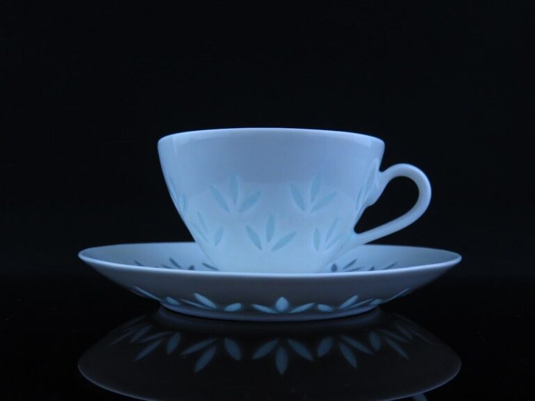 Read more about the article Arabia Rice Demitasse Cup Saucer Friedl Holzer Kjellberg