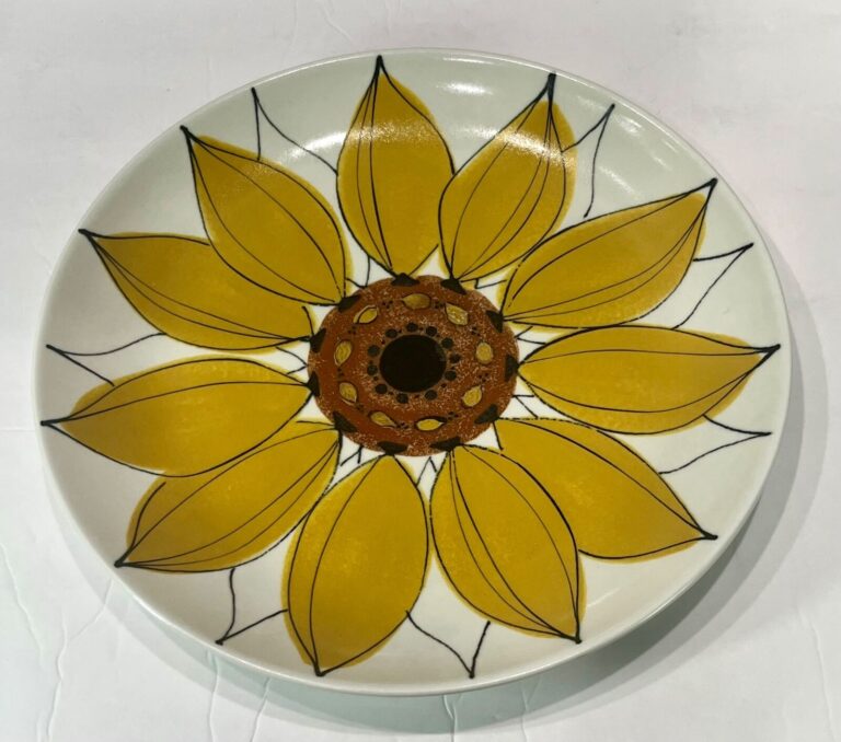 Read more about the article Arabia of Finland Sun Rose Flower HLA Hilkka Liisa Ahola 12½” Platter