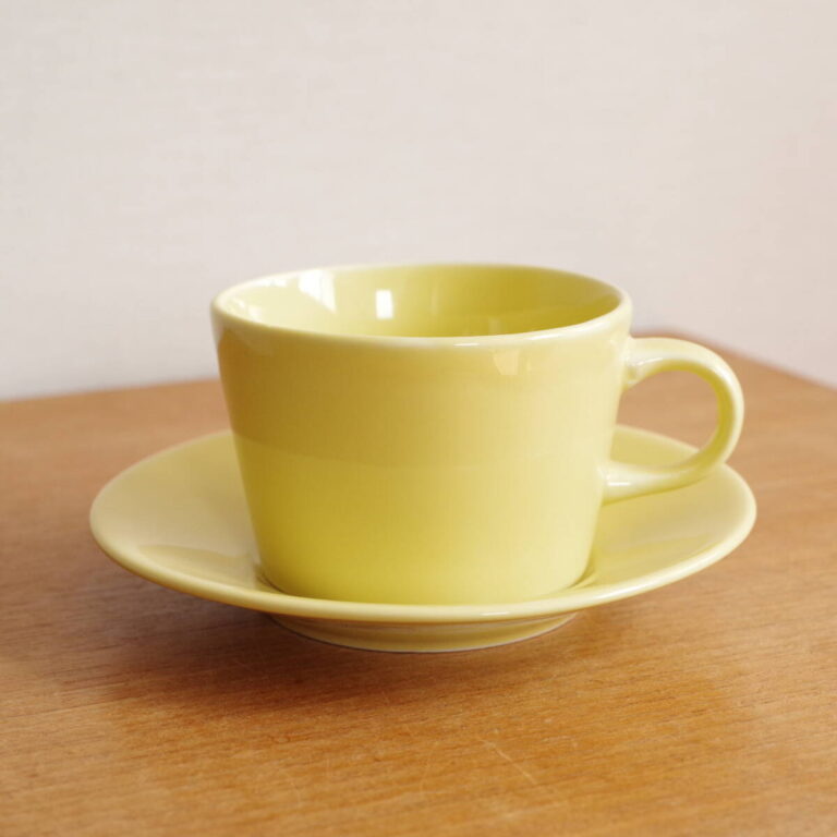 Read more about the article Vintage Arabia Kilta Yellow Teema Cup Saucer