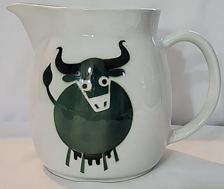 Read more about the article Vtg MCM Arabia Green Bull Cow Pitcher By Kaj Franck 6.5″T Made In Finland EUC