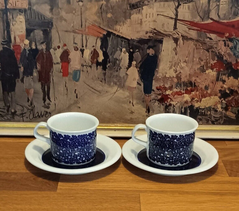 Read more about the article Arabia Finland  FAENZA BLUE  Set of 2 Espresso Cups and Saucers.