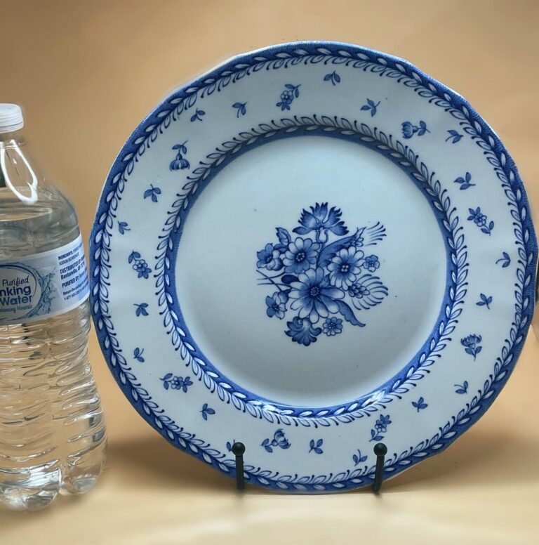 Read more about the article ARABIA Finland Porcelain FINN FLOWERS BLUE 10” Dinner Plate