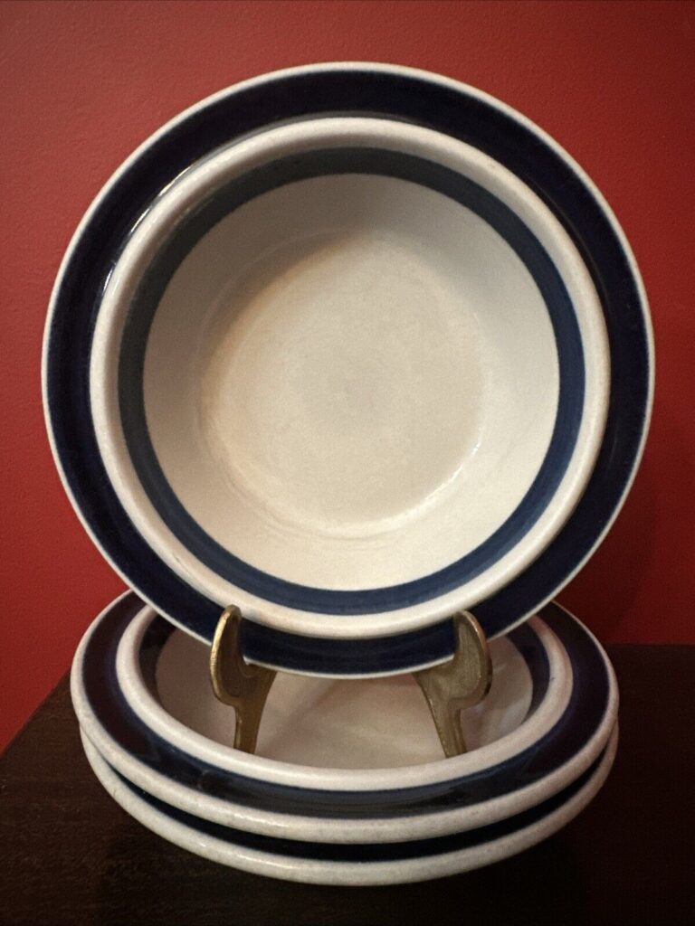 Read more about the article ARABIA FINLAND “Anemone Blue” Rimmed 7” Cereal/Soup Bowl SET Of 3