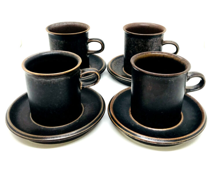 Read more about the article 4 Finland Arabia Ruska by Ulla Procopé Coffee Cups and Saucers Mid-Century Modern