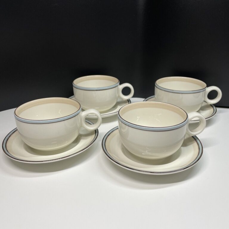 Read more about the article Arabia Finland LAMPI 4 Coffee/Tea Cups and 4 Saucers