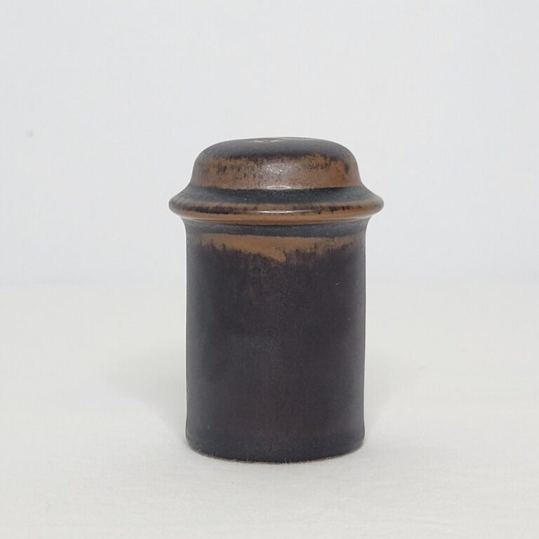 Read more about the article Arabia of Finland Ruska Single Shaker Rustic MCM Brown 2.5″ Tall