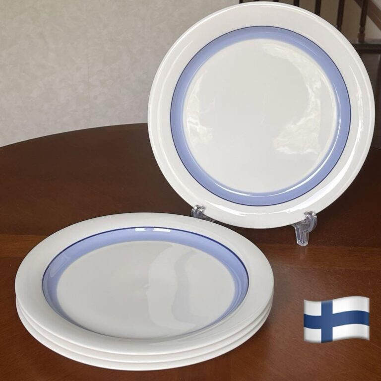Read more about the article Arabia #76 Old Logo Arctica Pudas Dinner Plates 4