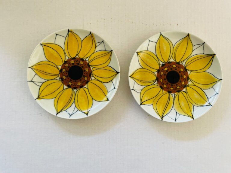 Read more about the article ARABIA OF FINLAND Sun Rose Sunflower Dessert Salad Plates- Set of 2