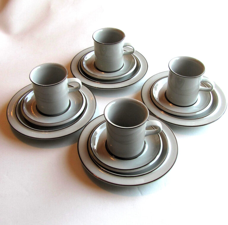 Read more about the article Arabia Finland Fennica Set of 4 Coffee Cups  Saucers and Cake Plates