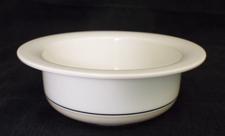 Read more about the article Arabia of Finland Seita Arctica Soup Cereal Bowl 4 Available Black Tan Stripe