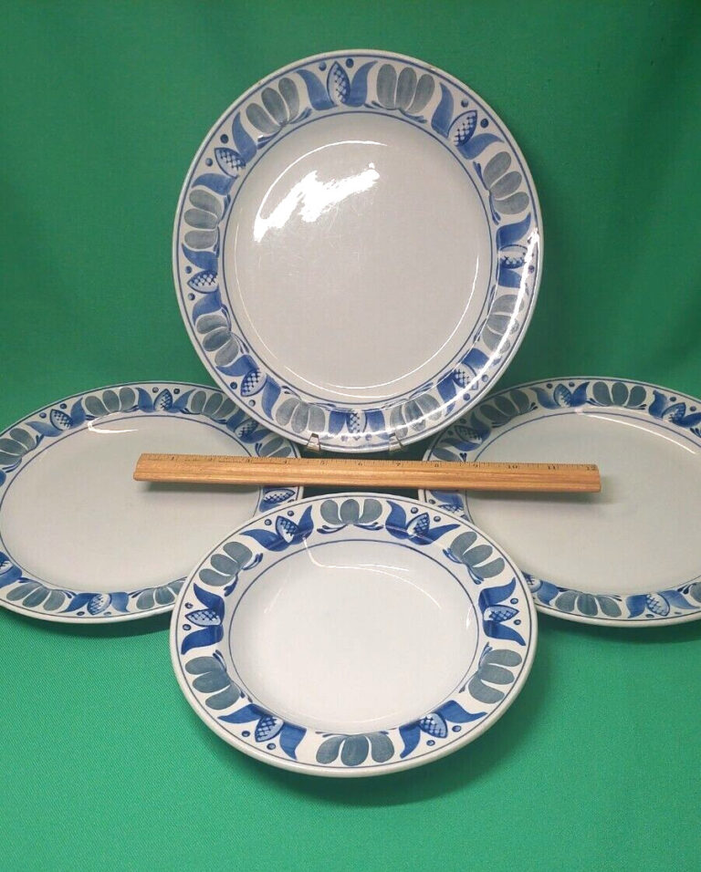Read more about the article 4 Piece Set of Rare Vintage Handpainted Arabia Blue Laurel Bowl and Diner Plates