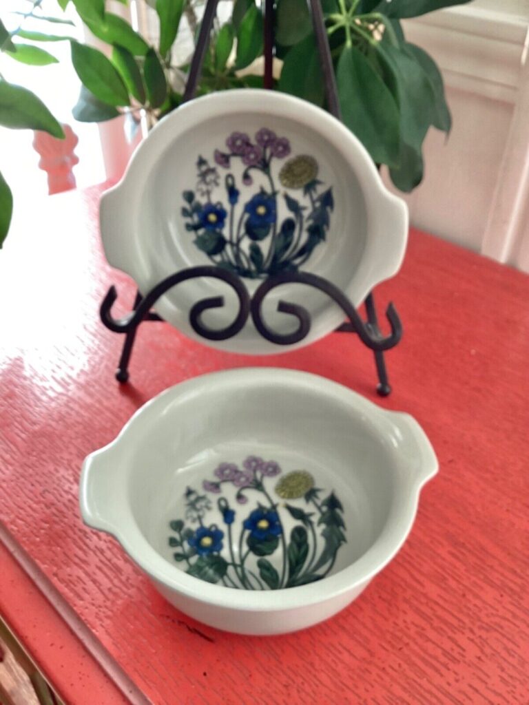 Read more about the article VERY RARE ARABIA FINLAND FLORA Pair Cereal Bowls 1970s Estero Tomula