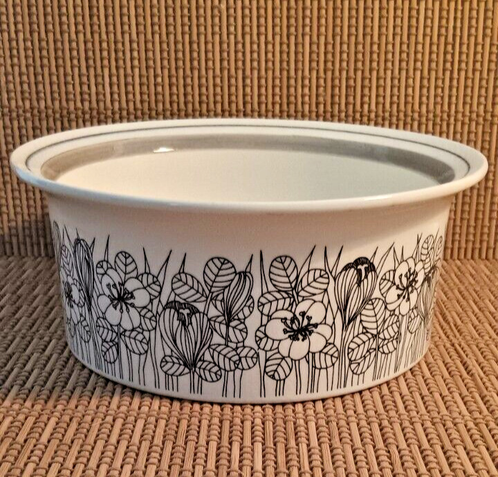 Read more about the article Arabia Finland Krokus Serving Bowl  Esteri Tomula  1970s.