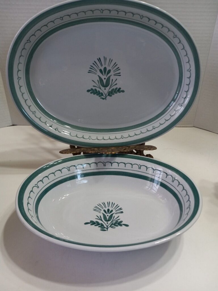 Read more about the article Vintage MCM ARABIA FINLAND Handpainted Green Thistle Set Of (2) 9″ And 12″ Oval