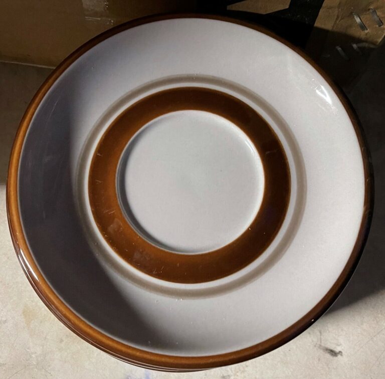 Read more about the article Arabia Finland Pirtti Saucer Bigger 15 5cm Vintage Retro