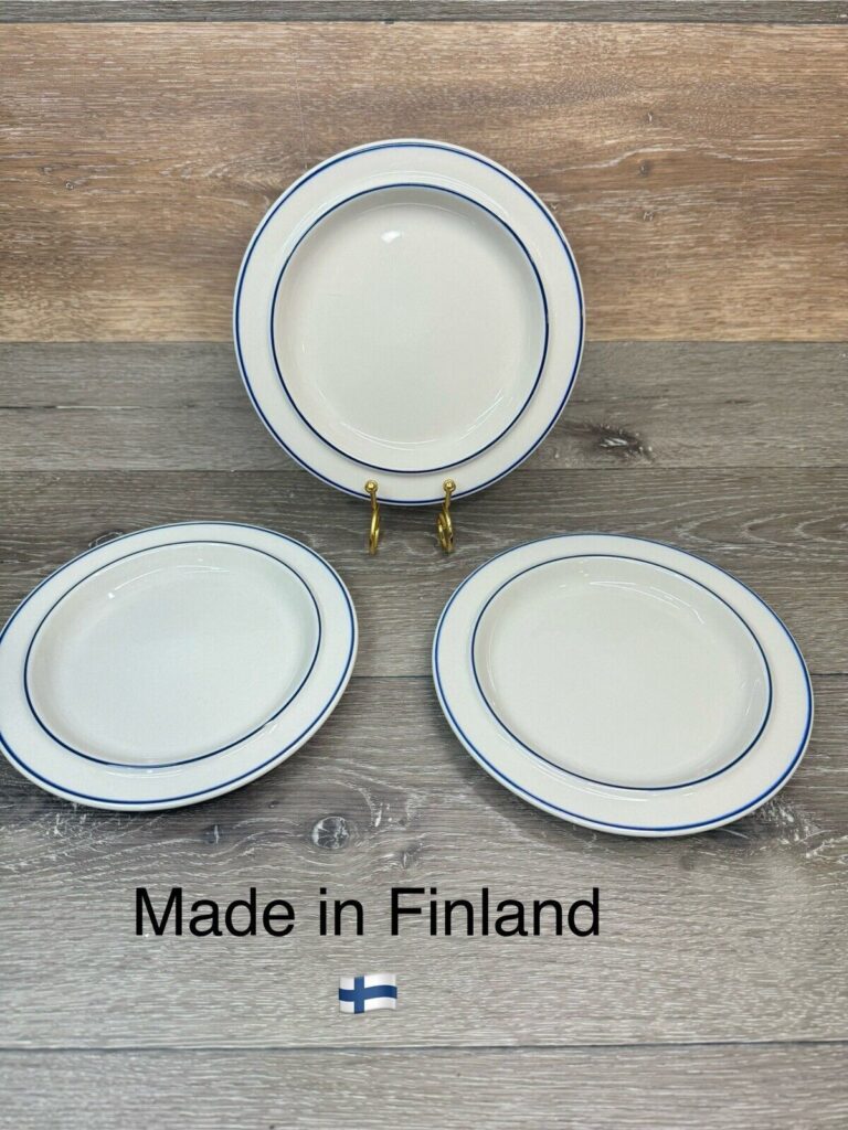 Read more about the article Vintage Arabia Finland Pottery  Saimaa Salad Plates 7.75 Inch ~set Of 3