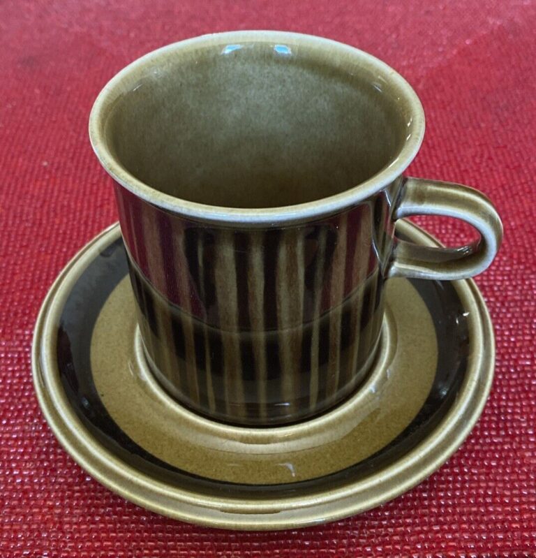 Read more about the article Vintage Kosmos ARABIA FINLAND Gunvor Olin-Grönqvist Coffee Cup and Saucer