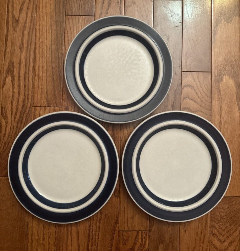 Read more about the article Arabia Finland Lot of 3 Anemone Blue 7 7/8″ Salad Plates Dinnerware Replacement